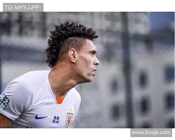 足球巨星女儿首秀破门展现天赋引发球迷热议未来可期