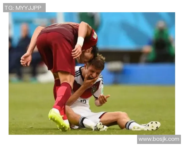 当足球巨星情绪失控怒吼全场激情与挫败交织瞬间震撼人心 当足球巨星情绪失控怒吼全场激情与挫败交织瞬间震撼人心