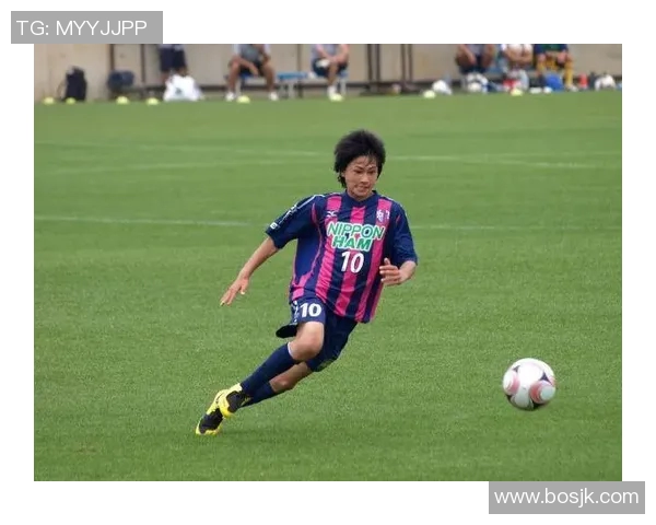 南野拓实专属足球鞋发布 兼具性能与设计引领潮流